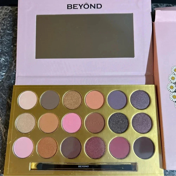 Beyond better than better shimmer and mate eyeshadow palette 25.4/0.9 oz - Picture 3 of 5